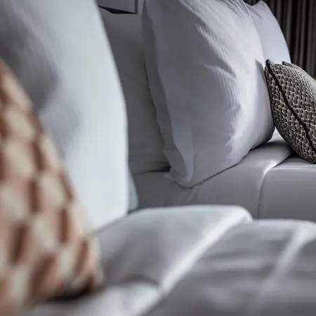 Cordis, Auckland By Langham Hospitality Group Hotel Exterior photo Pillows on a bed